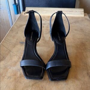 Vince Camuto size 9 black kitten heel
